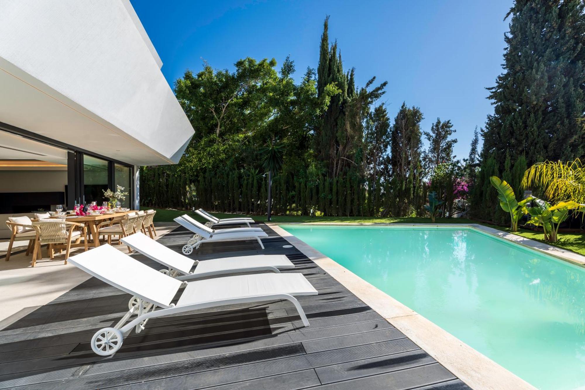 Vacation I La Moderne, Sparkling Heated Pool, Private Gym, Cine Room, Arcade Machines *