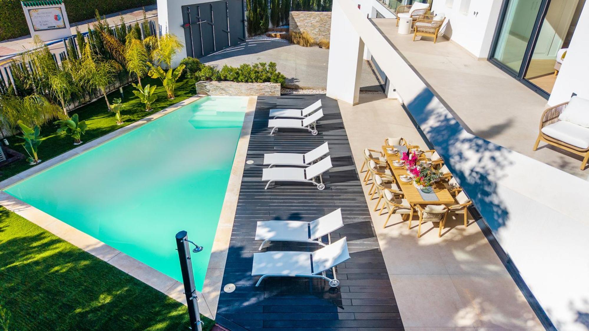 Vacation I La Moderne, Sparkling Heated Pool, Private Gym, Cine Room, Arcade Machines Villa Marbella